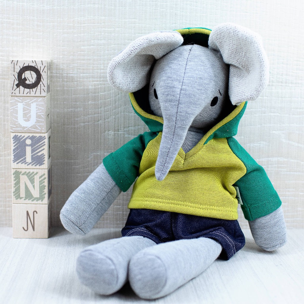 Bajo Quinn the Elephant